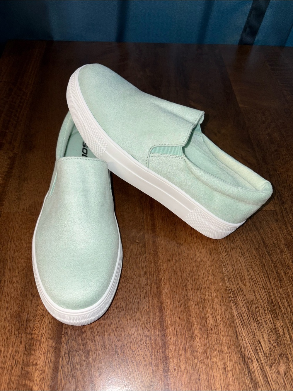 Soda NWOT Women’s Mint Green Slip-On Sneakers - White Platform Sole - Size 7.5
